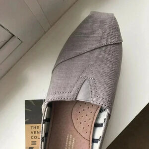 [TOMS] NIB Morning Dove Heritage Canvas Size 8